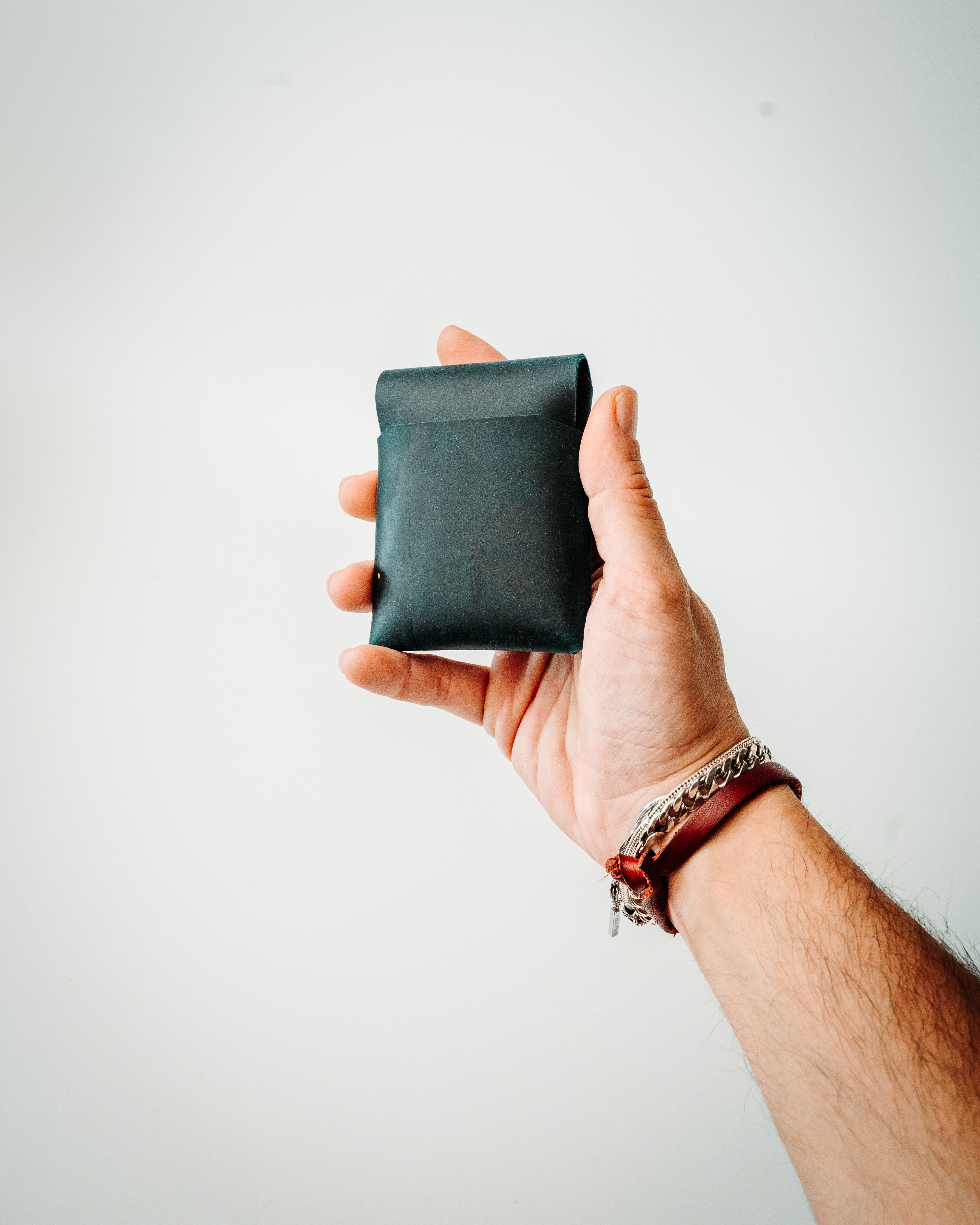 Minimalist EDC Leather Wallet – Stitchless Slim Cash Holder, Gift for Him & Her