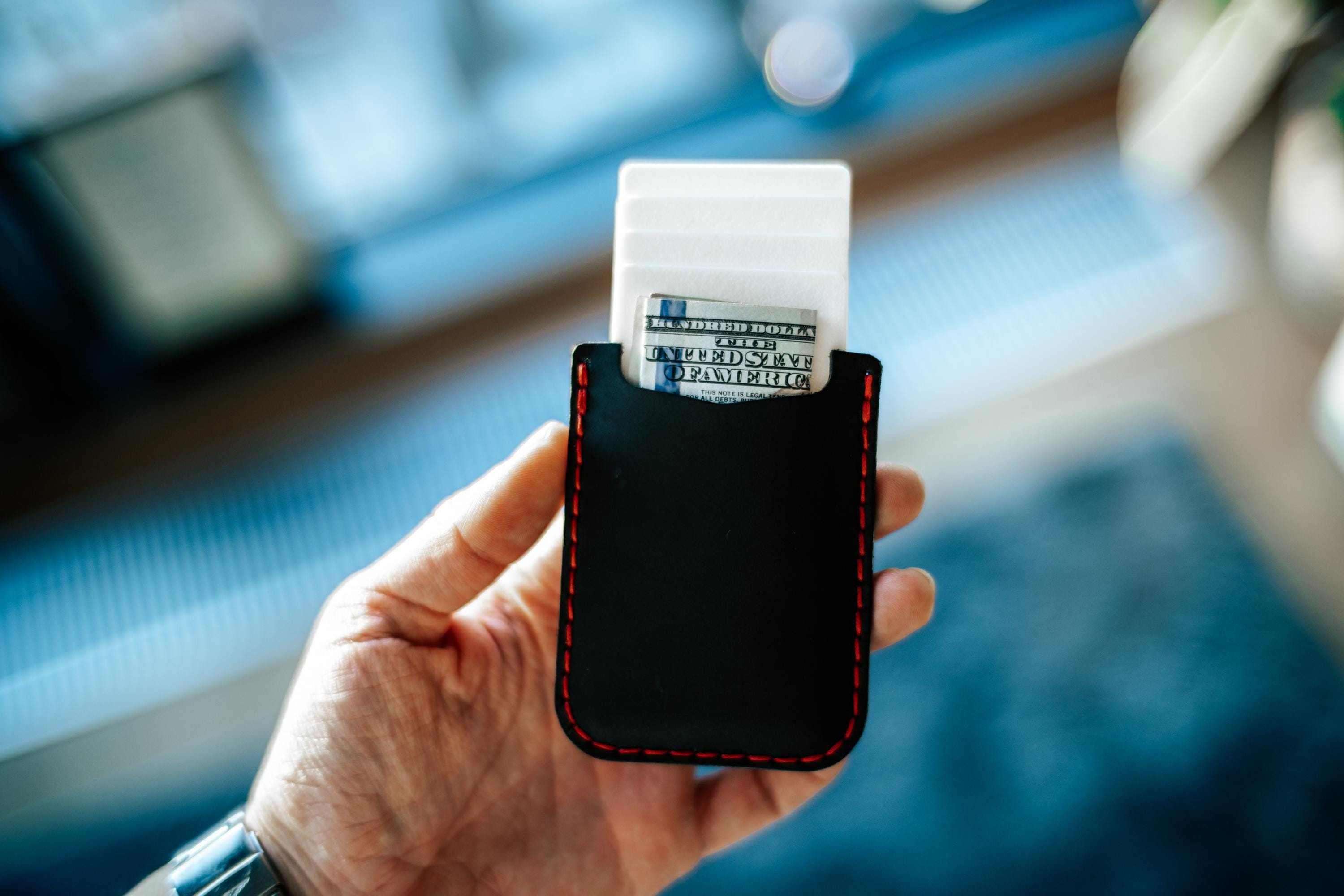 Black Leather Card Holder – Slim Minimalist Wallet for Men & Women