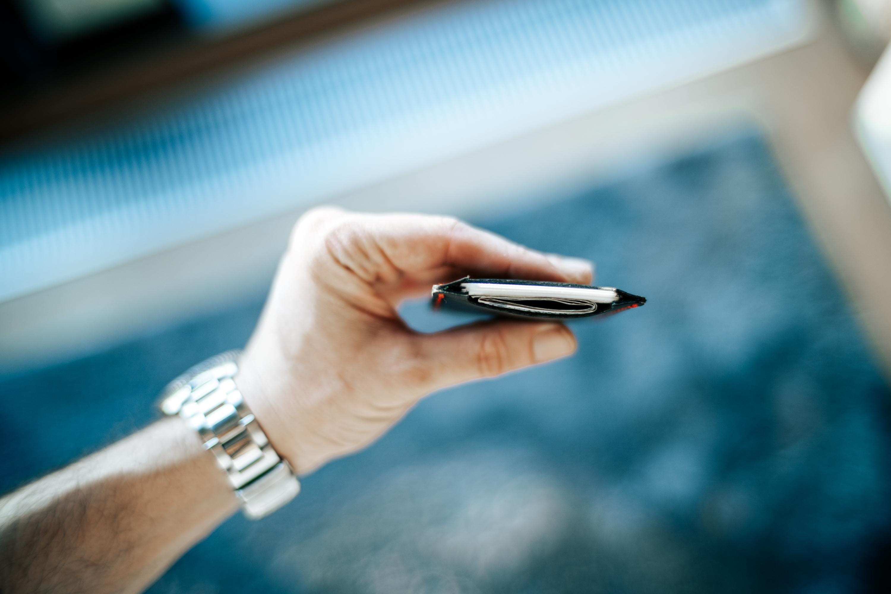 Black Leather Card Holder – Slim Minimalist Wallet for Men & Women