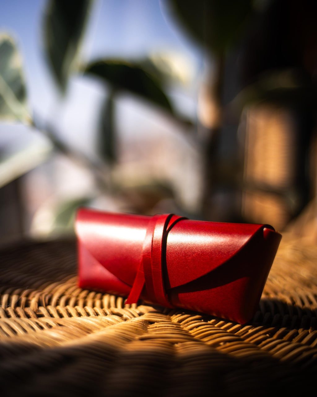 Glossy Leather Sunglasses Case – Minimal Slim Eyewear Sleeve, Travel Gift