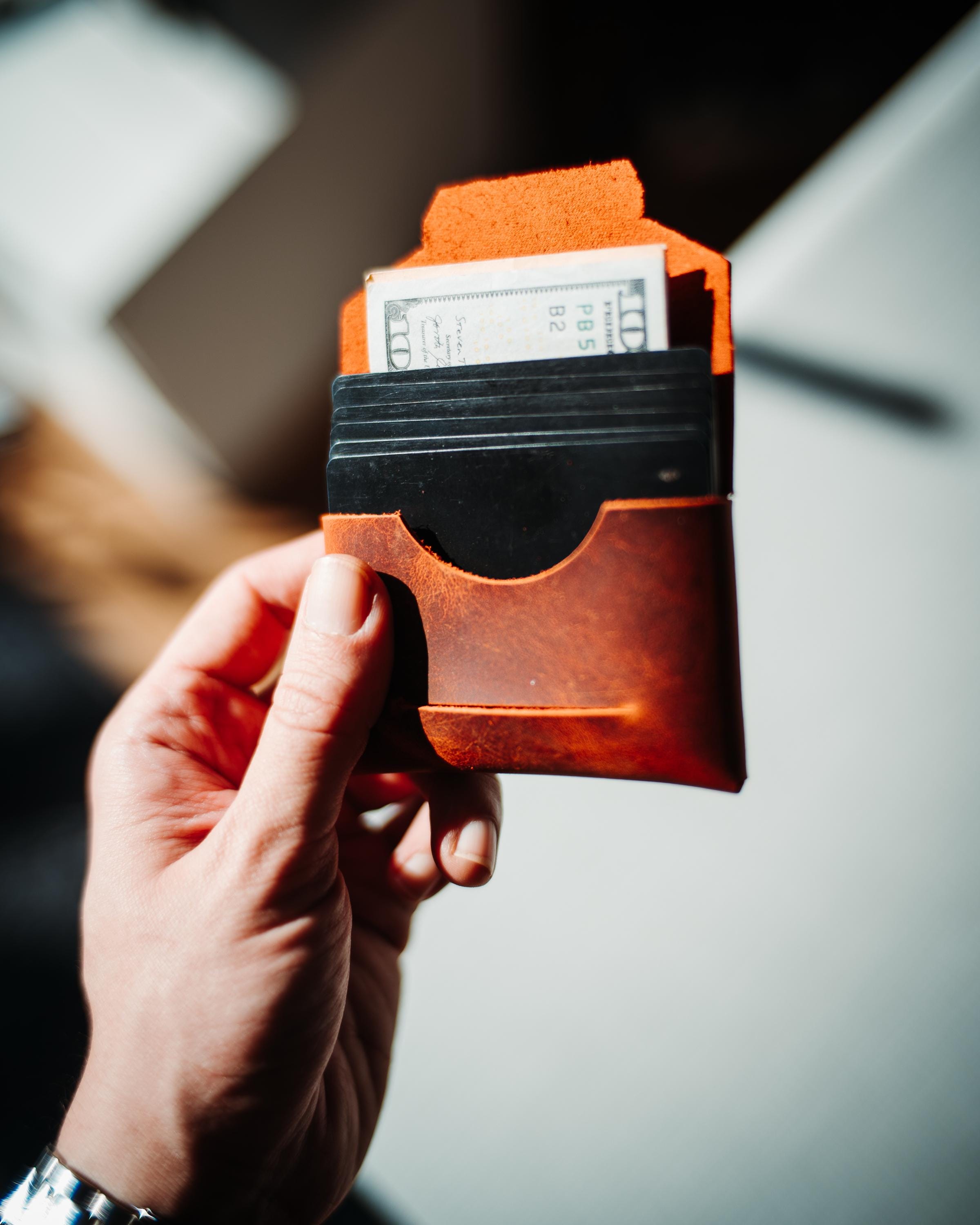 Slim Leather Card Holder – Minimalist Handmade Wallet, Compact Everyday Gift