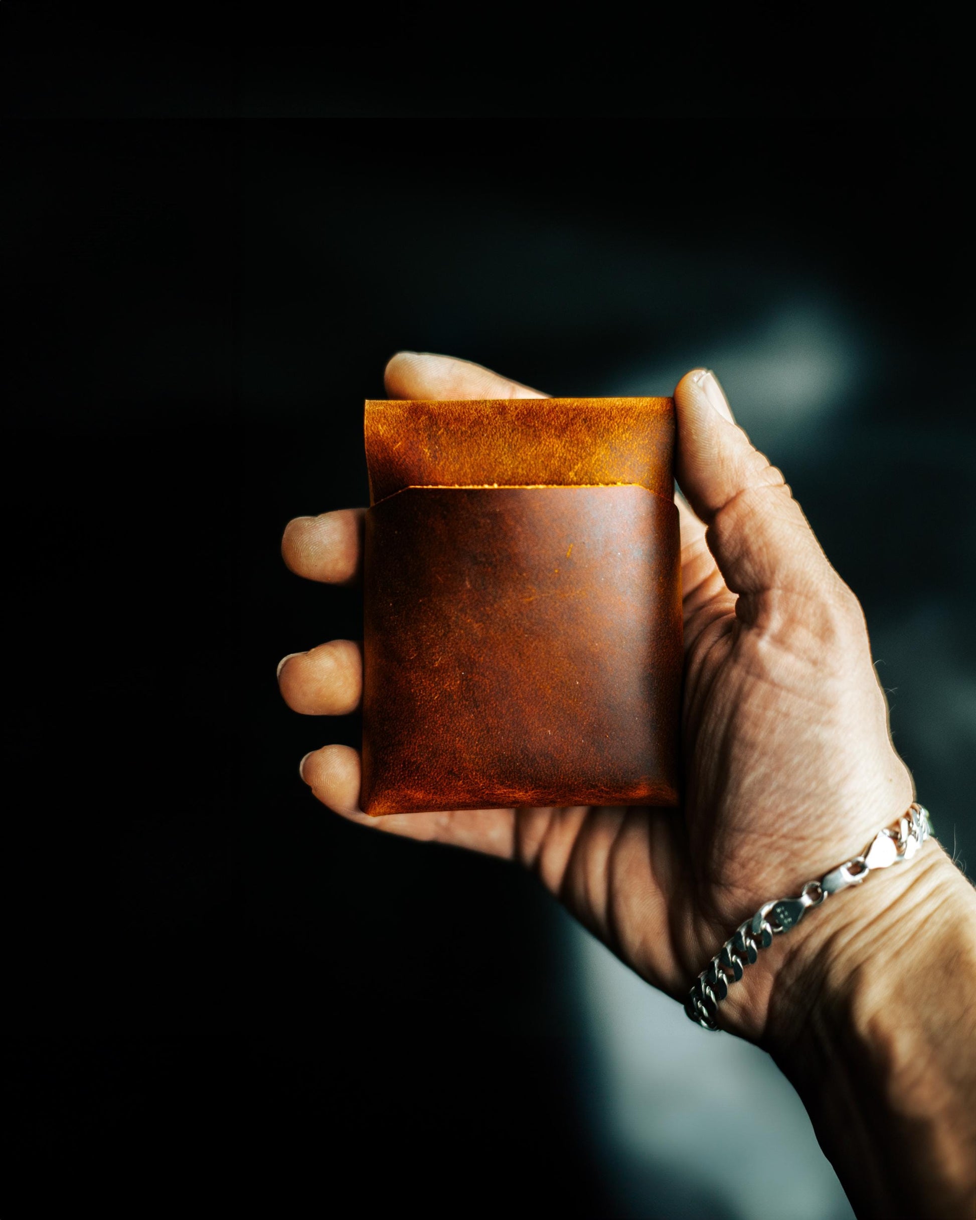 Minimalist EDC Leather Wallet – Stitchless Slim Cash Holder, Gift for Him & Her
