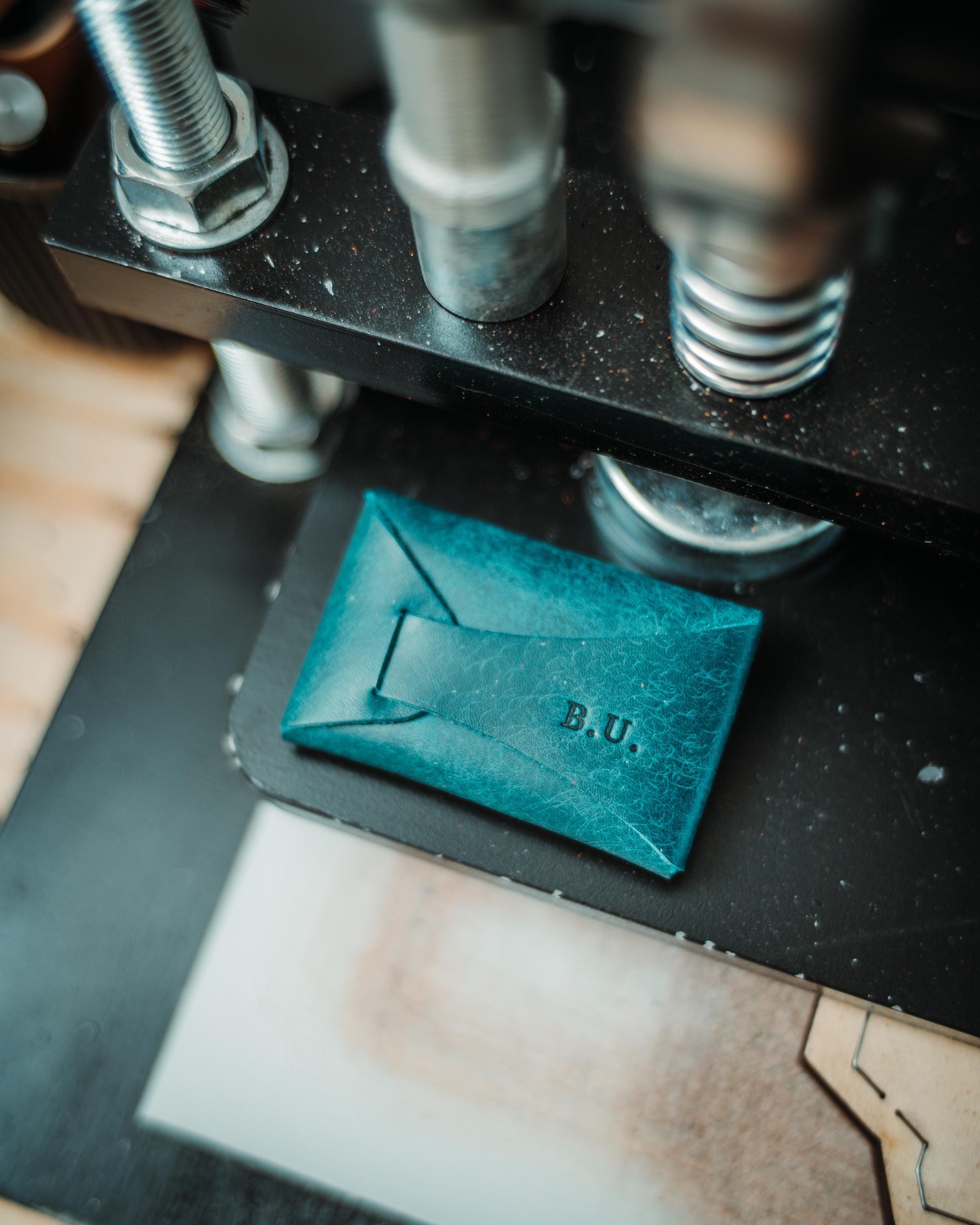 Pueblo Slim Leather Card Holder – Minimalist Handmade Wallet Gift