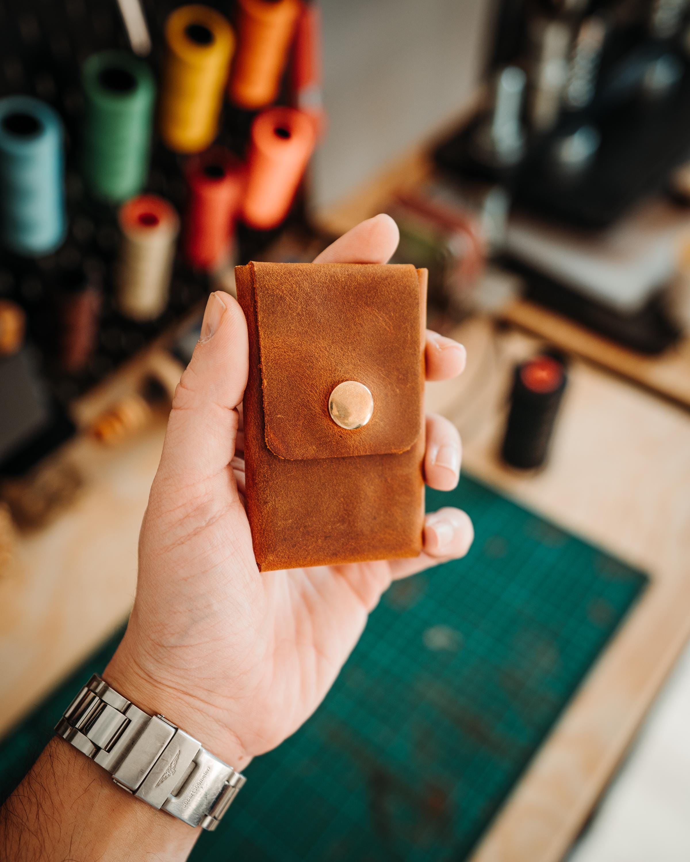 World’s Most Minimalist Wallet – Snap Version, Handmade Leather Card Holder