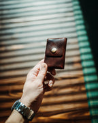 World’s Most Minimalist Wallet – Glossy Snap Edition