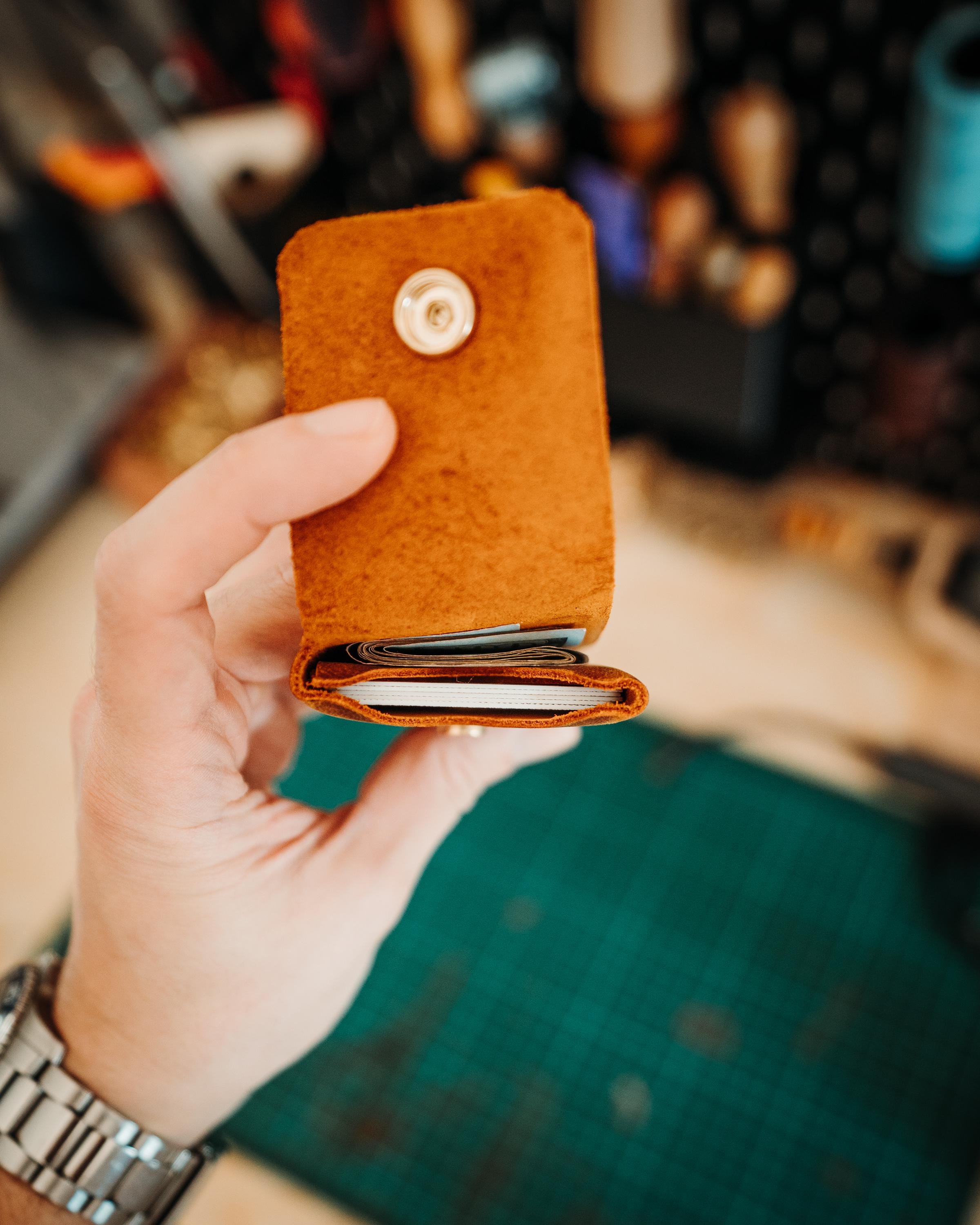 World’s Most Minimalist Wallet – Snap Version, Handmade Leather Card Holder