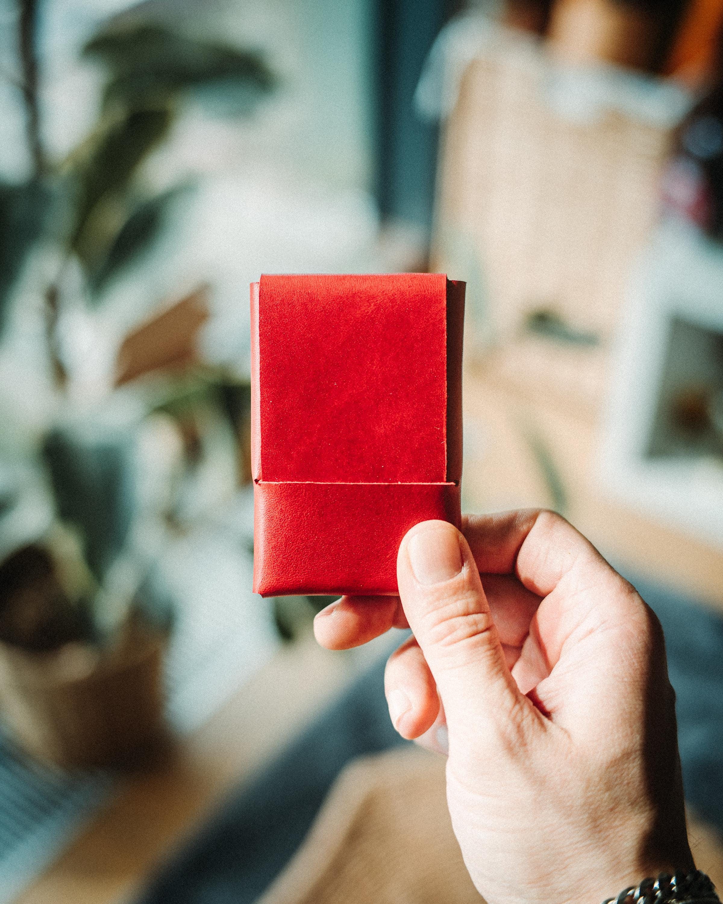 Glossy Leather Minimalist Wallet – Slim Handmade Card Holder for Men & Women