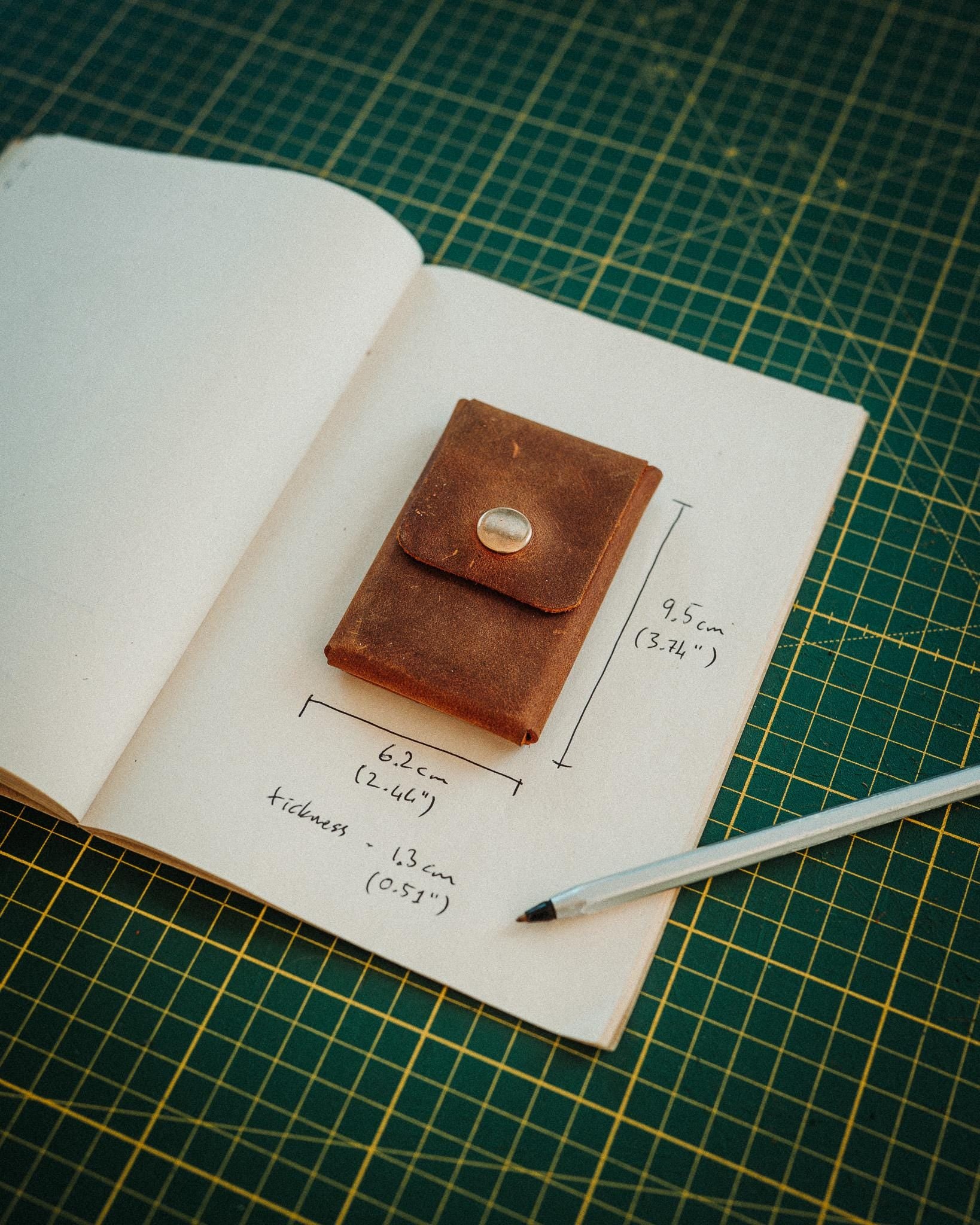 World’s Most Minimalist Wallet – Snap Version, Handmade Leather Card Holder