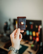 World’s Most Minimalist Wallet – Glossy Snap Edition