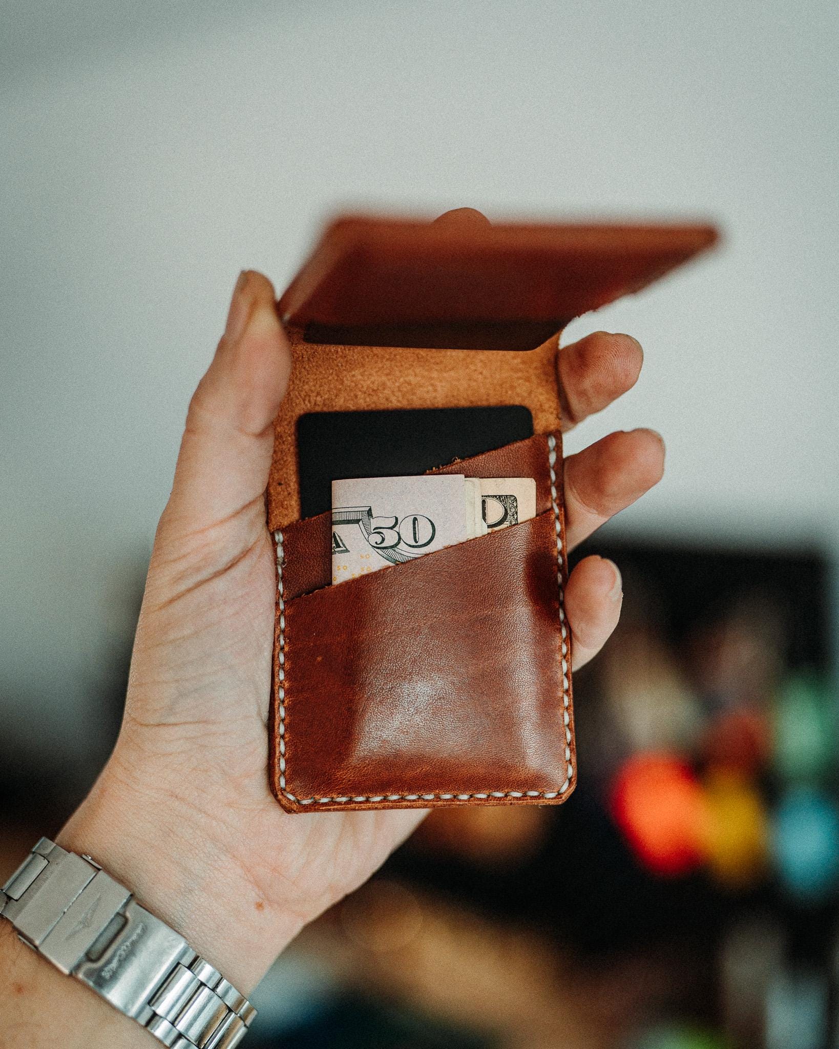 Minimalist Bifold Wallet – Slim Everyday Card & Cash Wallet