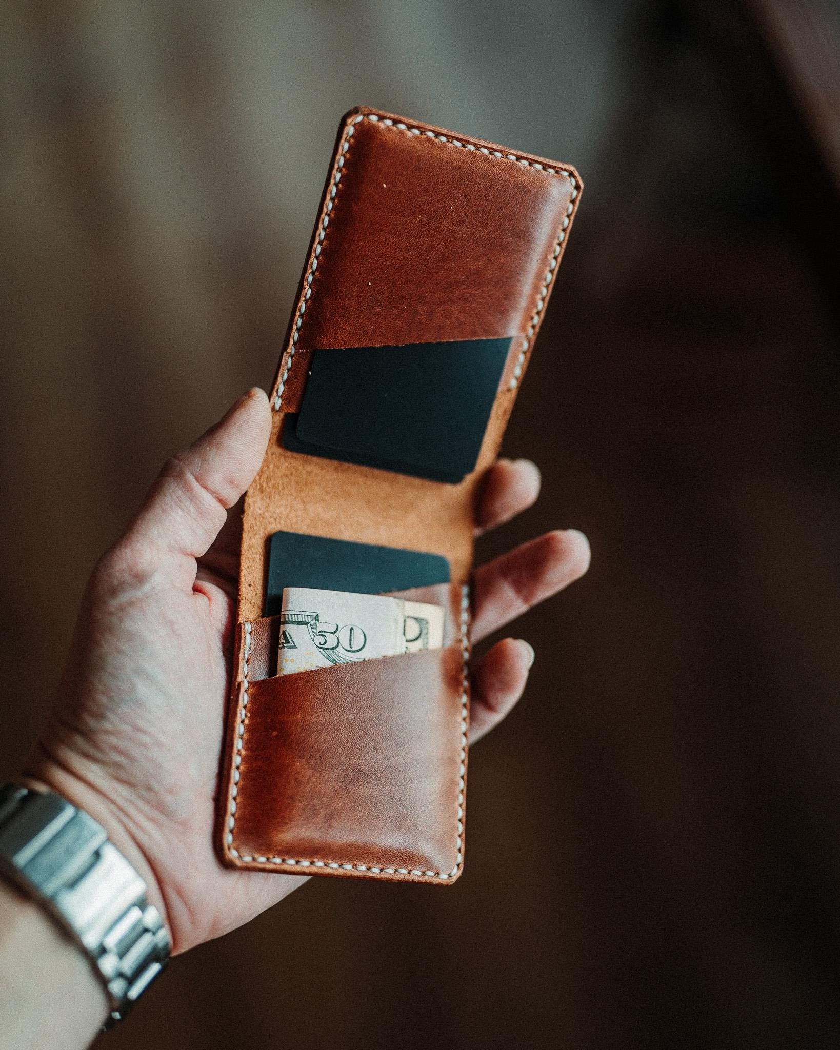Minimalist Bifold Wallet – Slim Everyday Card & Cash Wallet