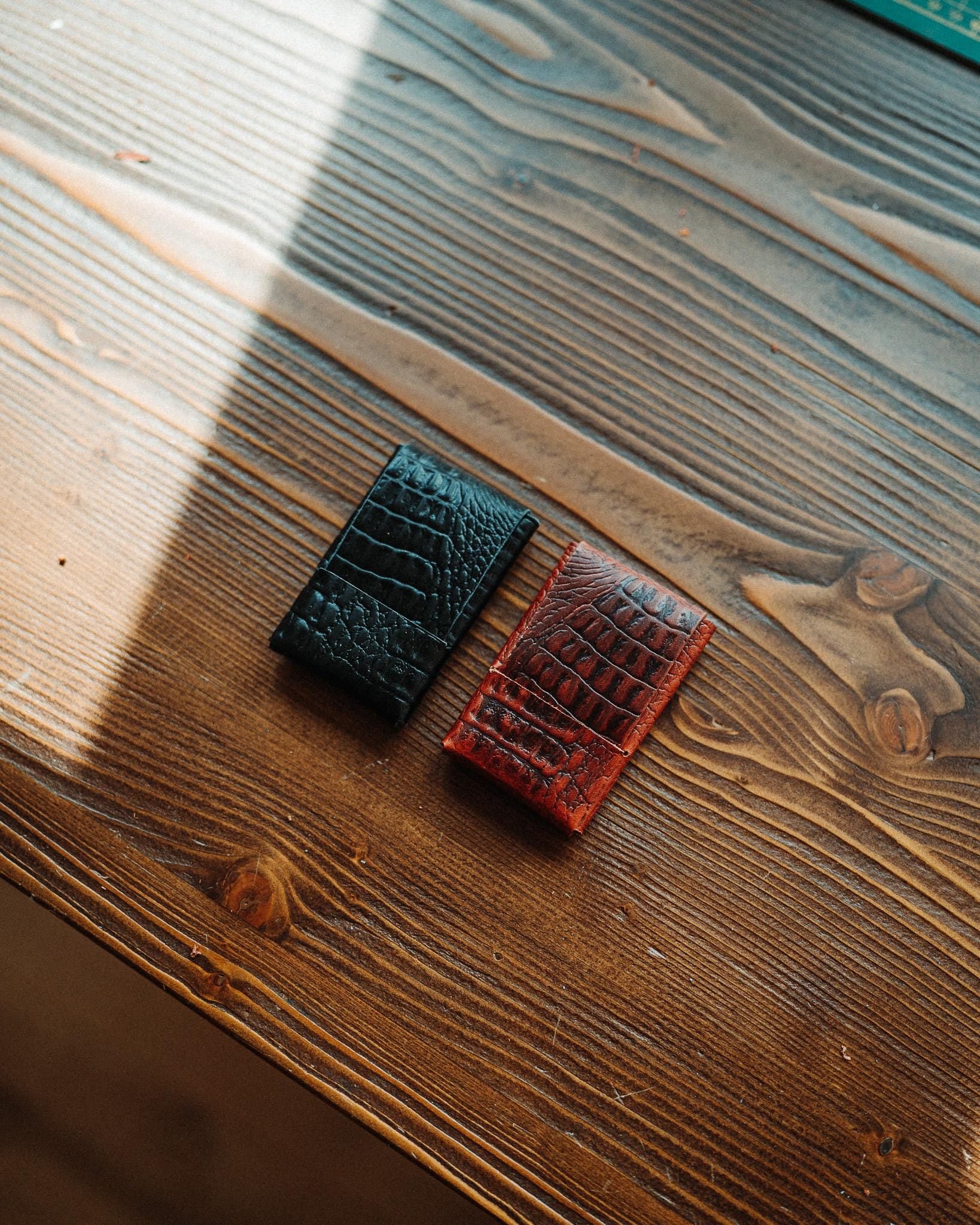 Crocodile World's Most Minimalist Wallet Snap Edition