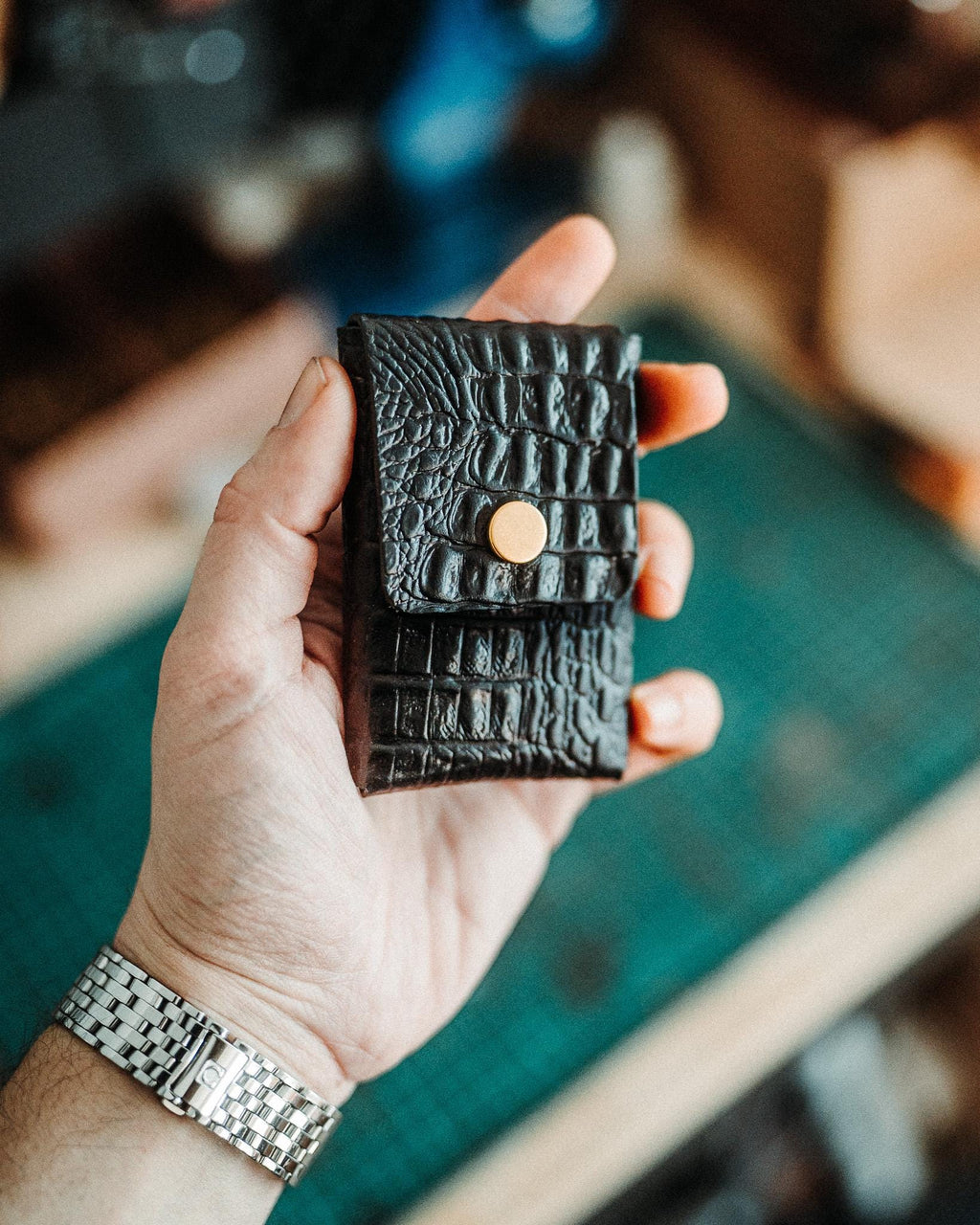 Crocodile World's Most Minimalist Wallet Snap Edition