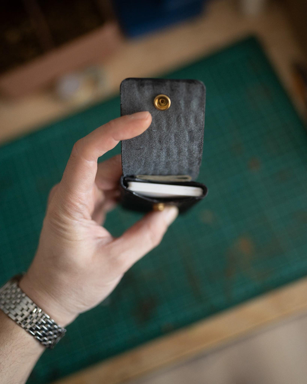 Crocodile World's Most Minimalist Wallet Snap Edition