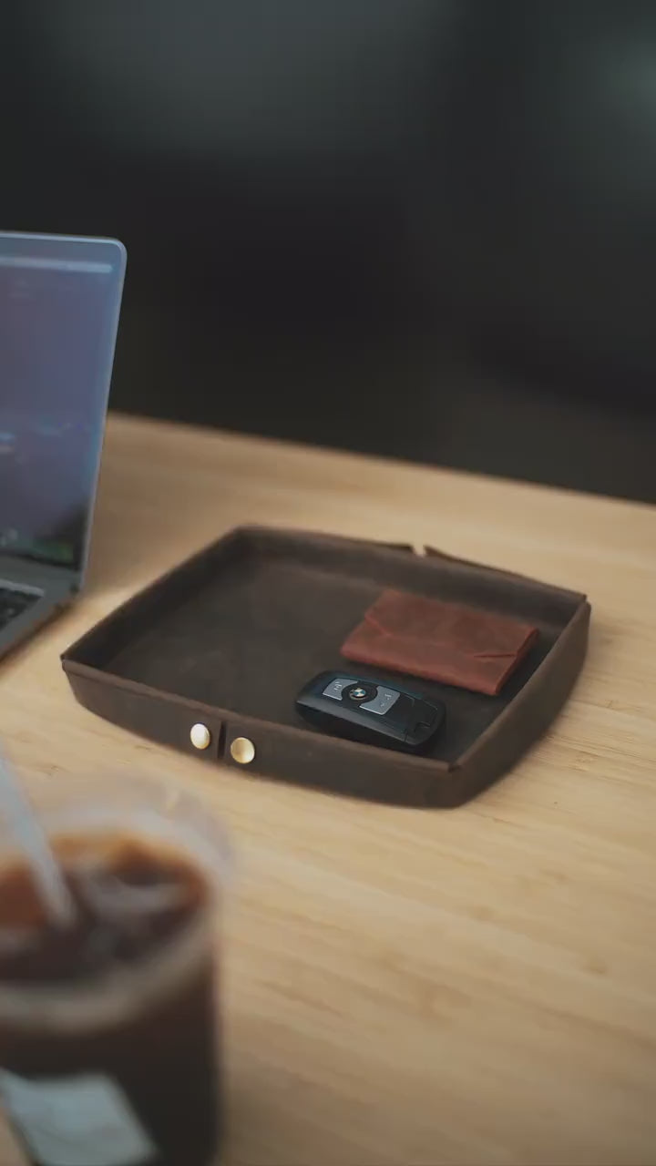 Handmade Leather Catch-All Tray – Desk Organizer, EDC & Office Gift