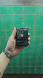 Crocodile World's Most Minimalist Wallet Snap Edition